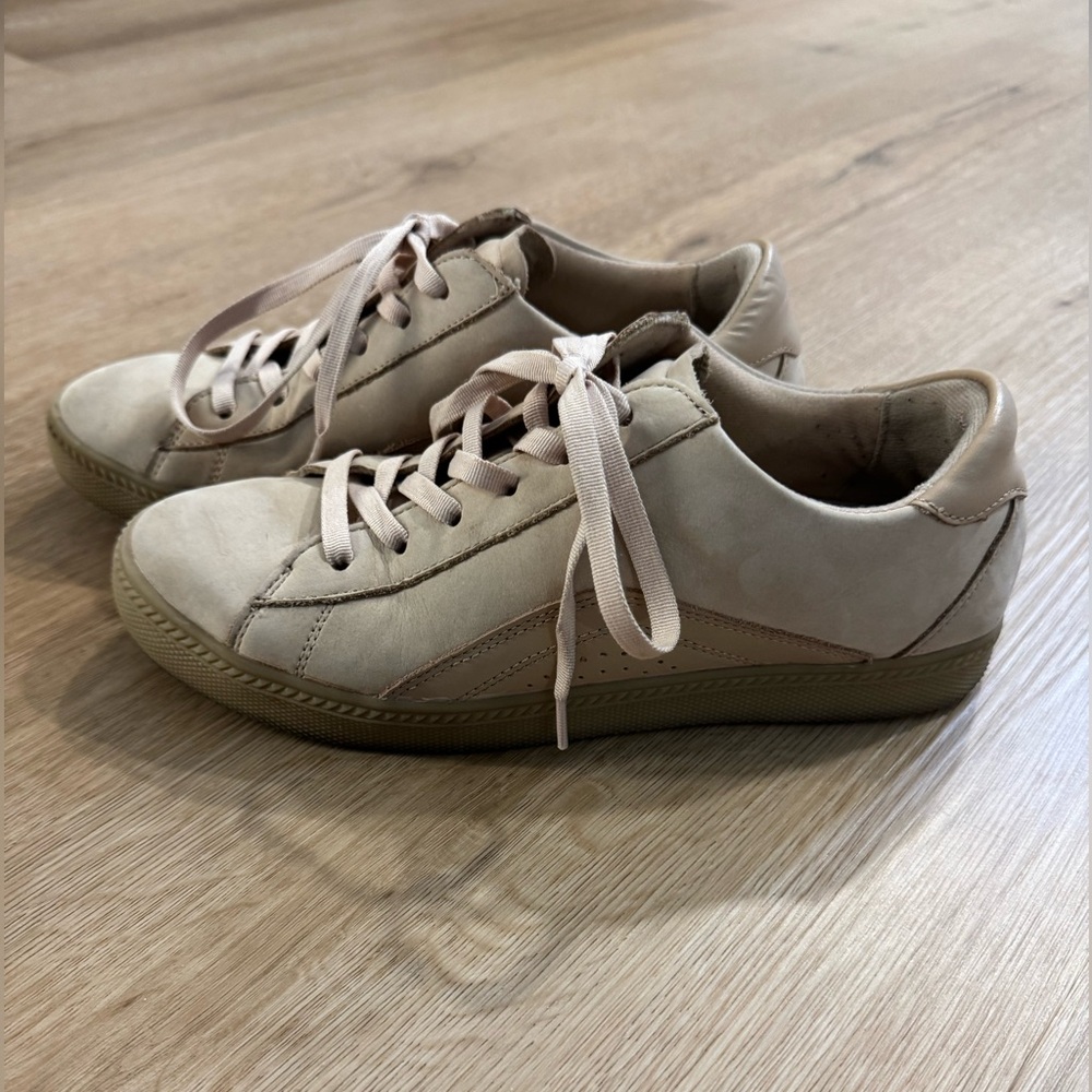 Earth Origins Women's Lace-Up Casual Leather Sneakers Natural  size 9